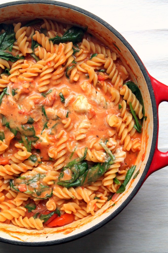 One pot pasta with tomato and mascarpone sauce