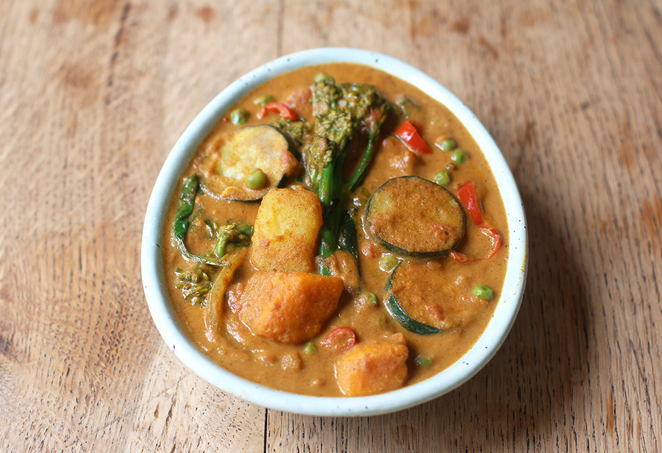 VEGETABLE COCONUT CURRY