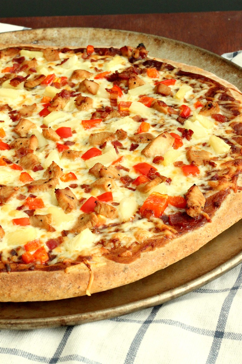 SWEET AND SPICY PINEAPPLE CHICKEN PIZZA