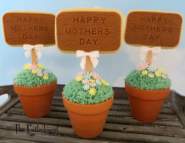 Mother’s Day Topiary Cupcakes Topped with Flowers
