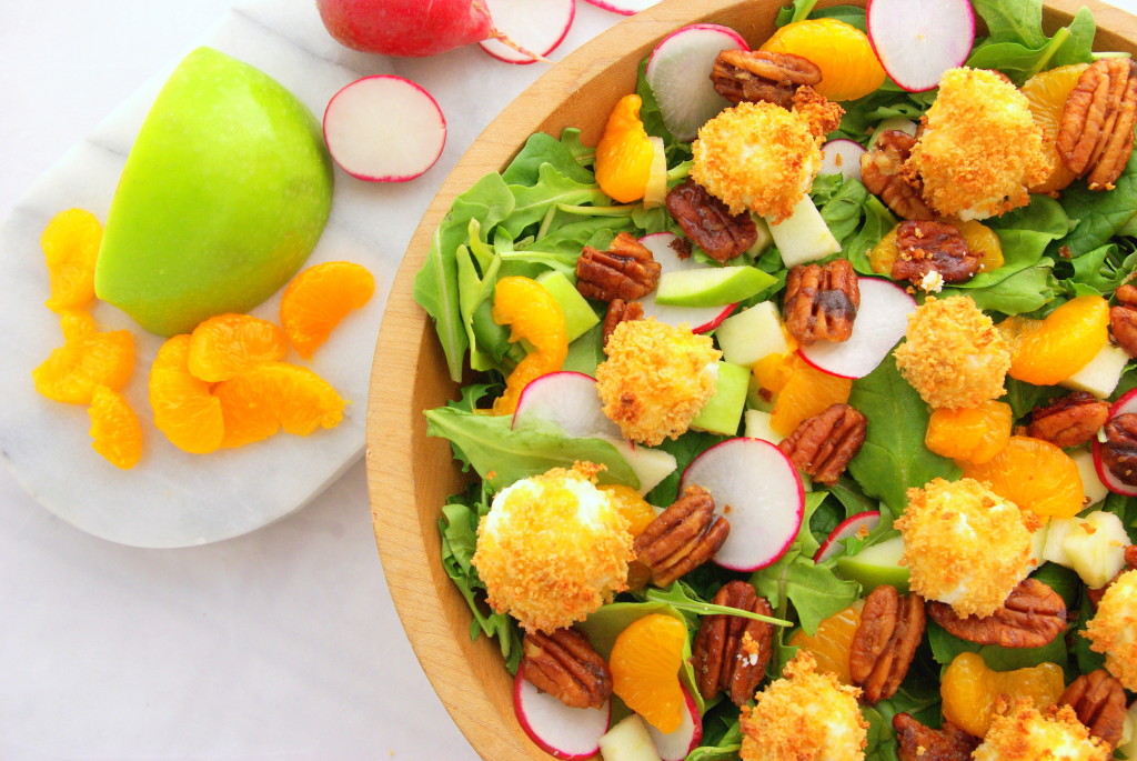 FRUITY ARUGULA AND SPINACH SALAD WITH BAKED GOAT CHEESE AND CANDIED PECANS