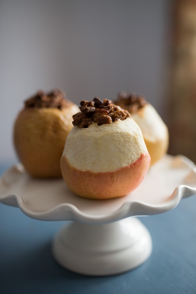 Baked Apples with Pecans and Maple Syrup