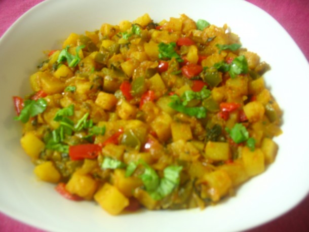 Aloo Capsicum (Potato Bell Pepper) Curry