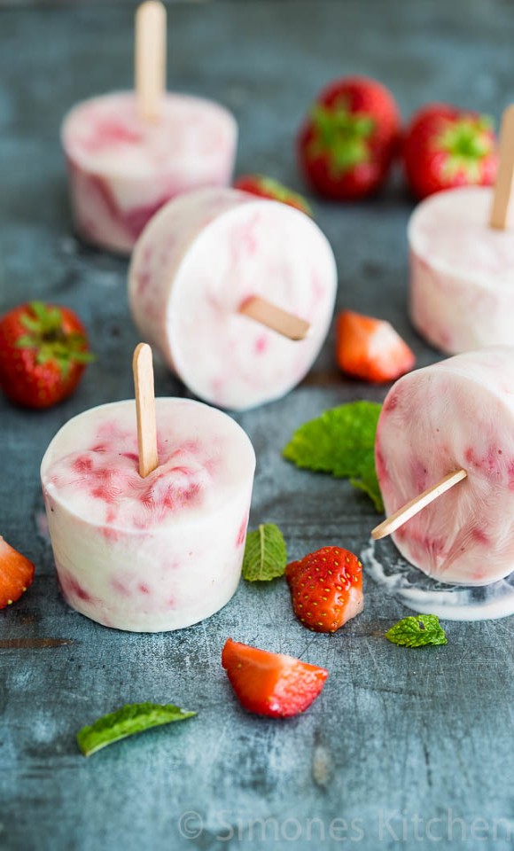 Strawberry raspberry yoghurt popsicle