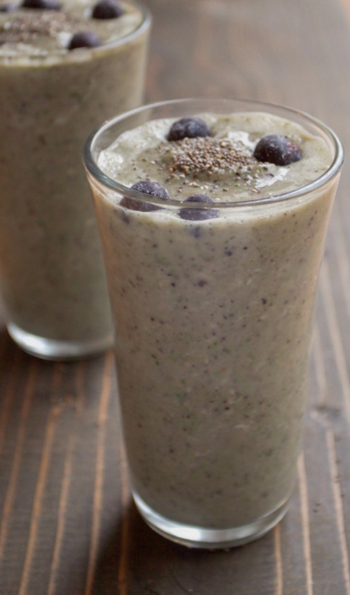 Green Tropical Smoothie with Blueberries