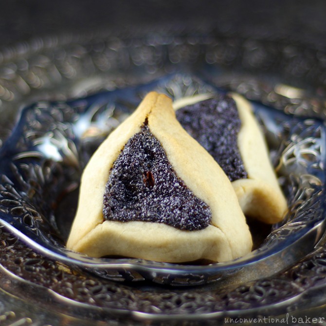HAMANTASCHEN COOKIES WITH POPPY SEED FILLING 