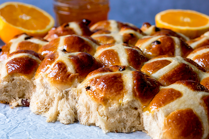  Hot cross buns with marmalade glaze