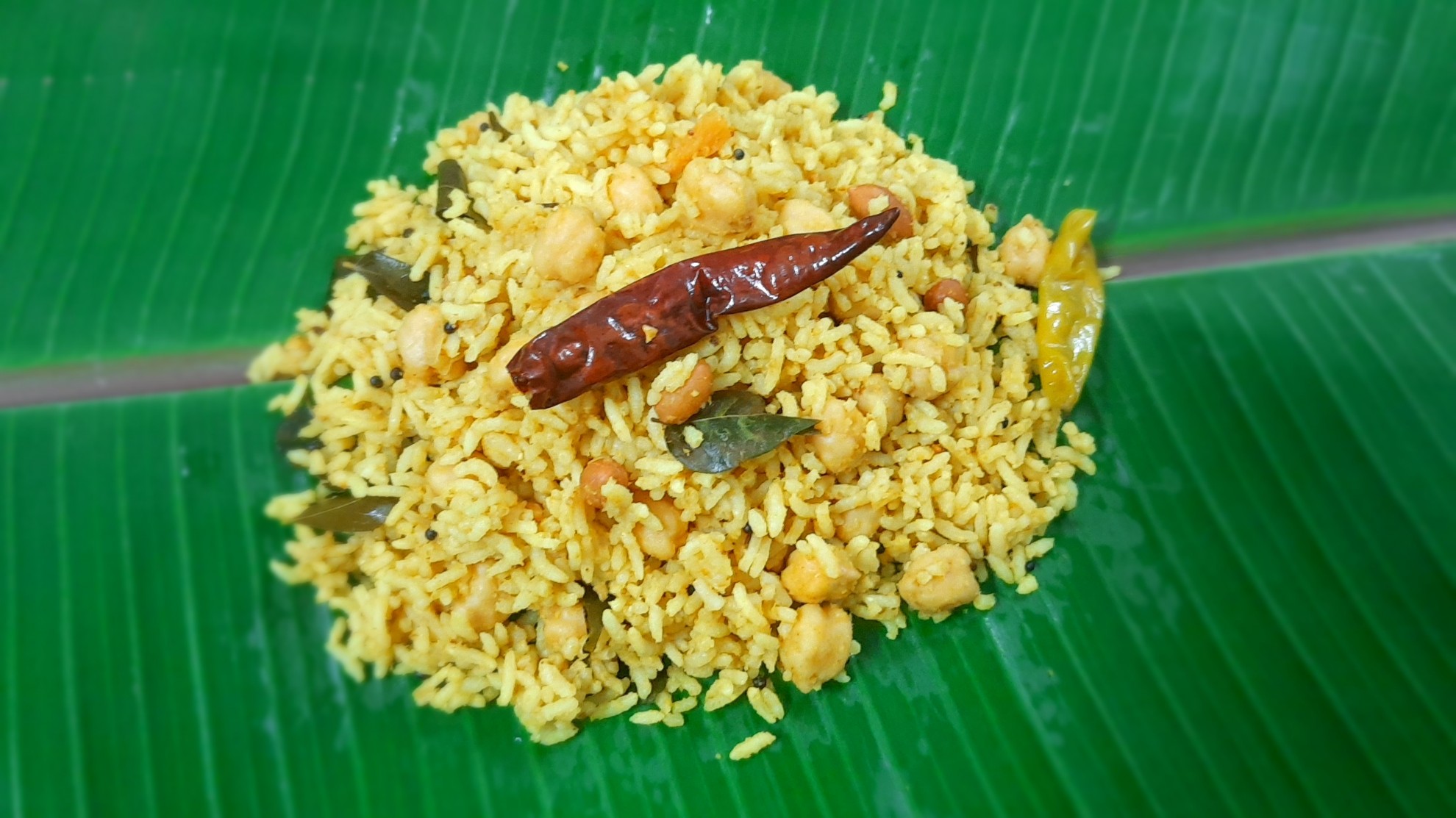Pulihora with Chintapandu / Imli Pulusu (Spicy and Tangy Tamarind Rice)