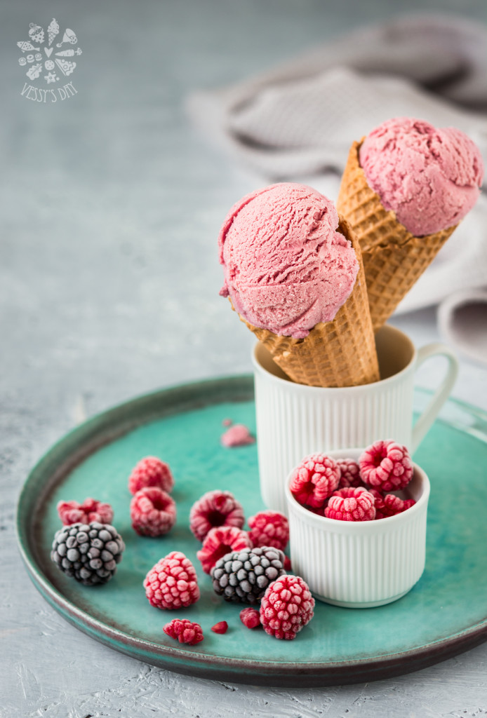 Blackberry and raspberry ice-cream