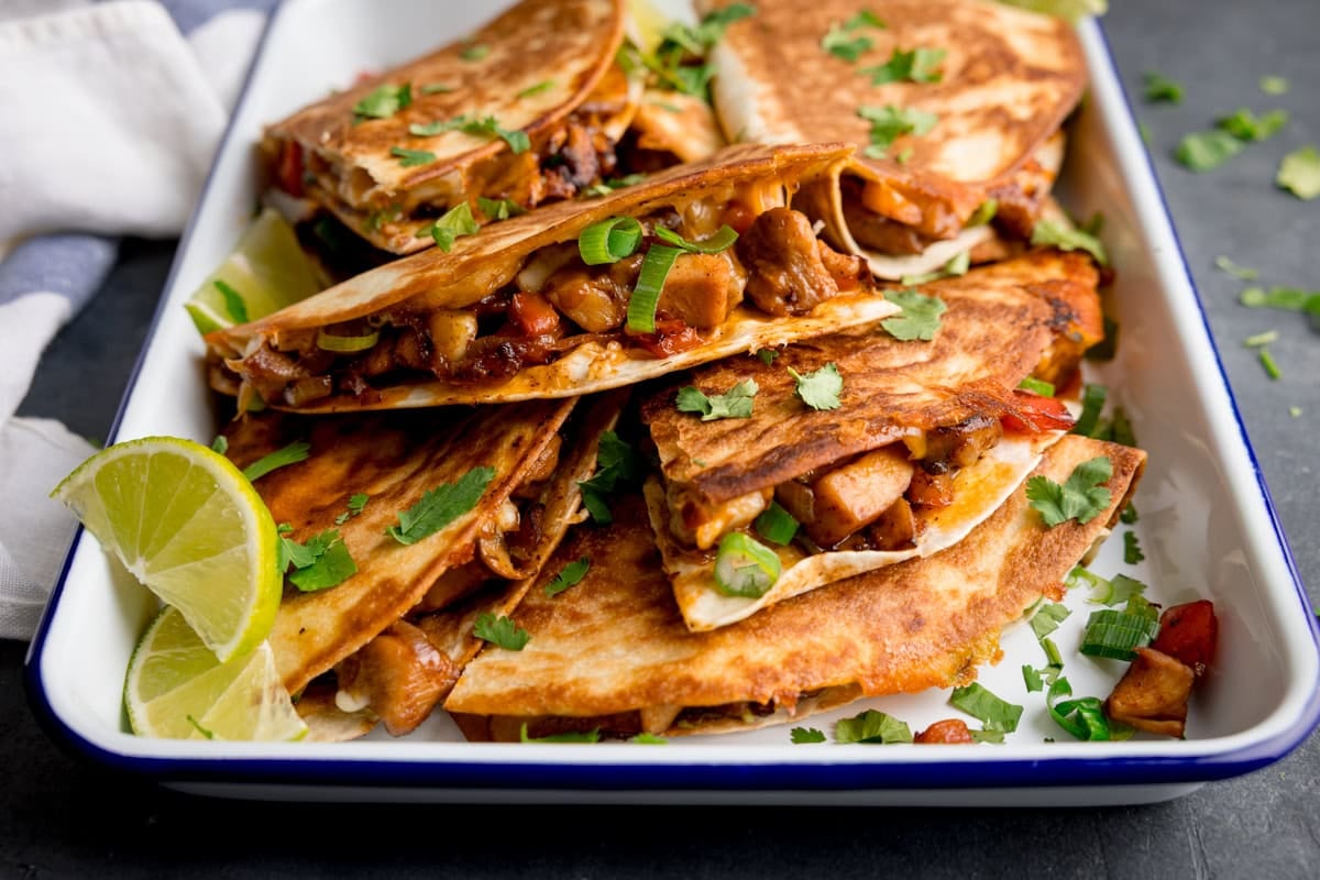 Easy Chicken Quesadillas – Crispy, Cheesy & Ready in 30 Minutes!