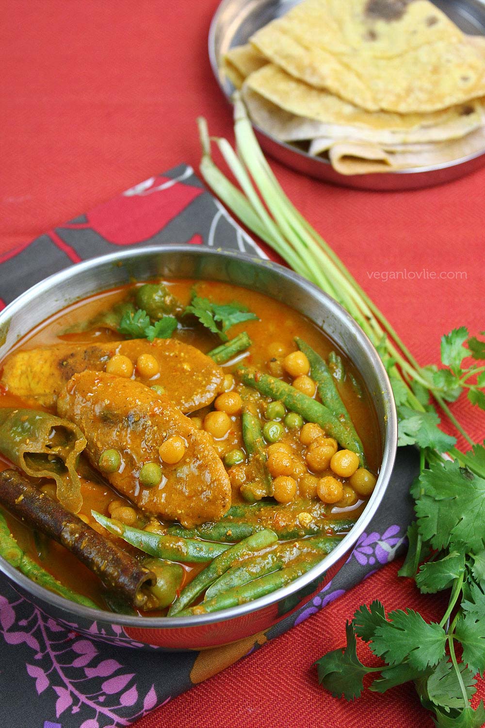 Plantain & Whole Yellow Peas Curry | Vegan Miam