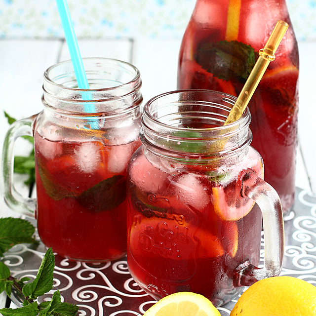 Homemade Red Iced Tea with mint 