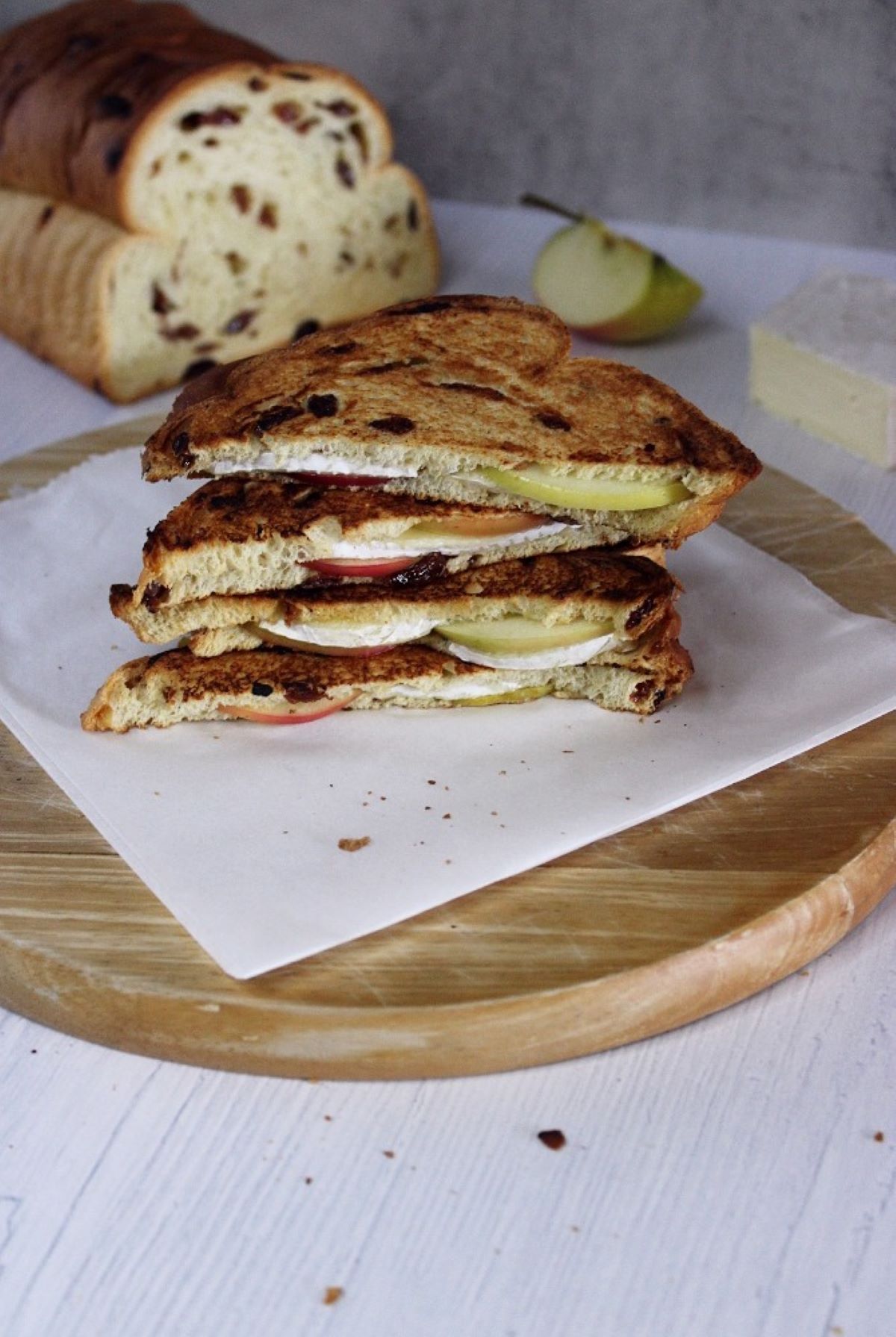 Grilled Brie Sandwich with Apple