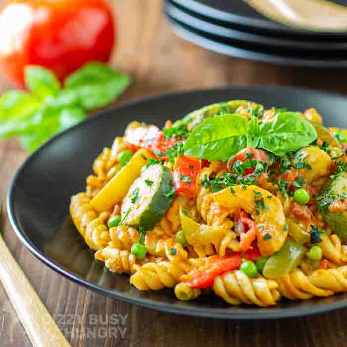 Easy One-Pot Curry Pasta and Vegetables