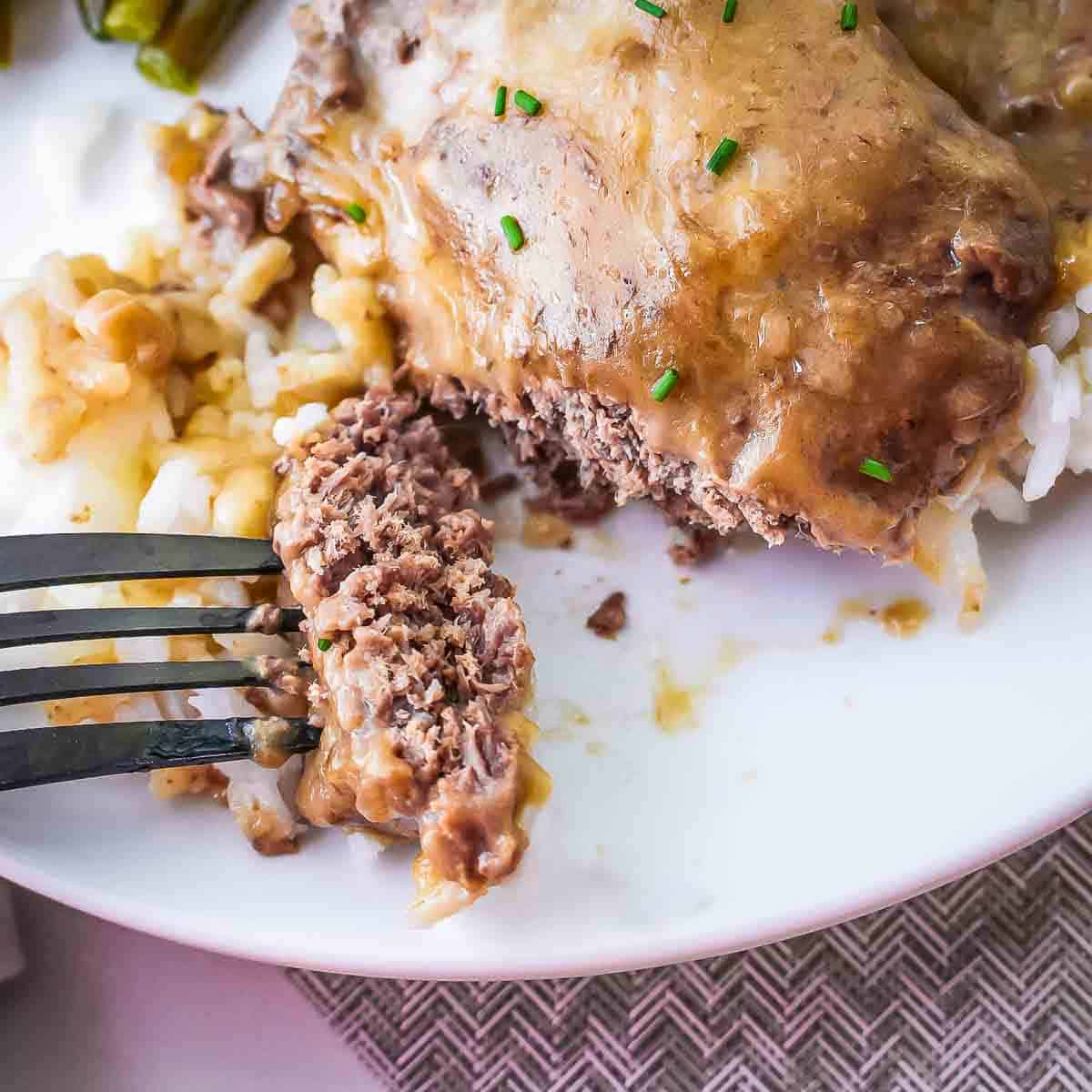 Easy Slow Cooker Cube Steak With Gravy