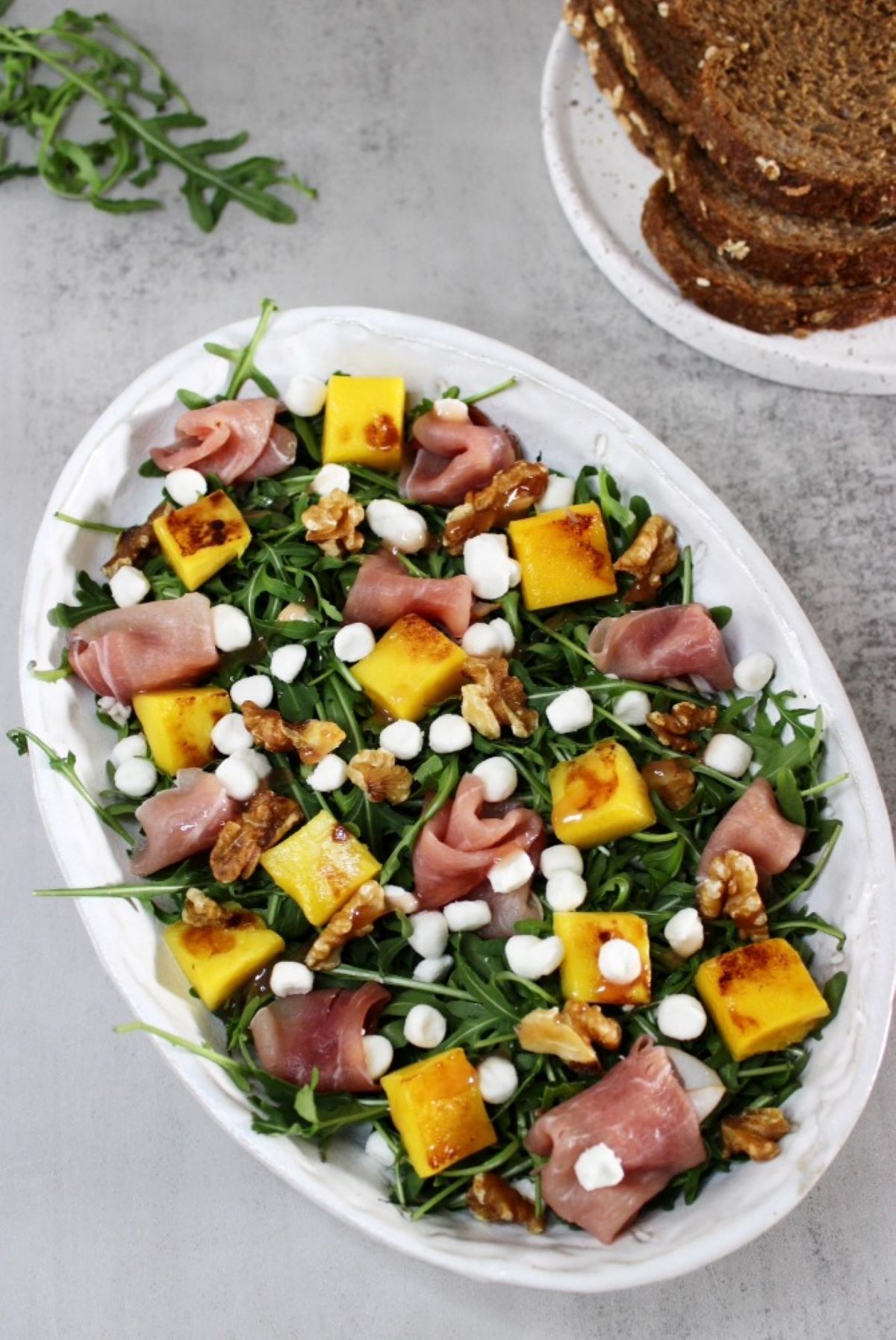 Salad with Mango and Goat Cheese