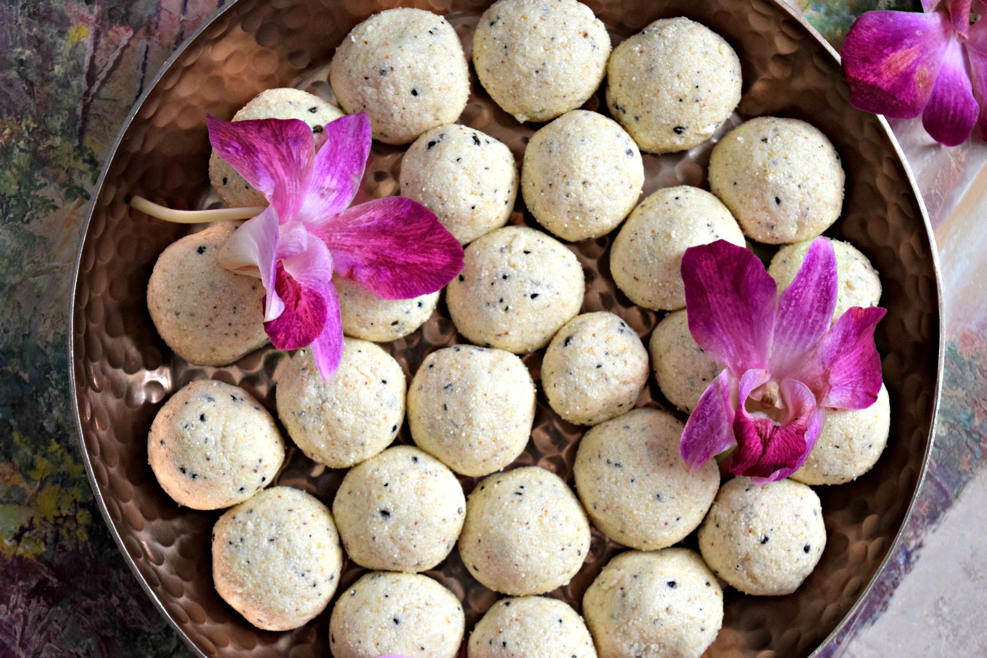 Chocolate Rava Laddu - No Cook Recipe for Diwali
