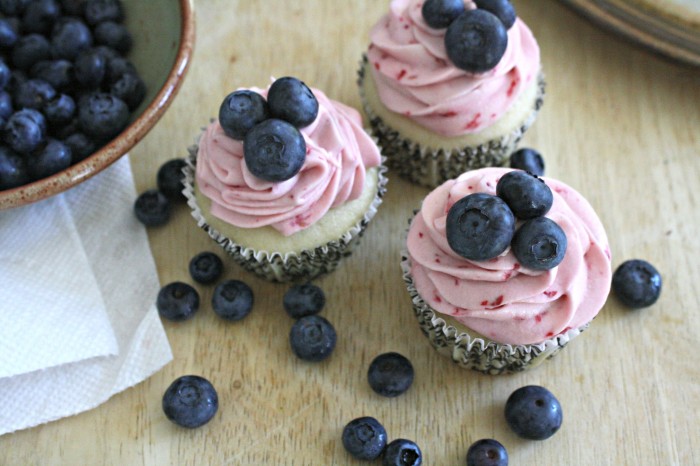 Almond Raspberry Cream Cupcakes