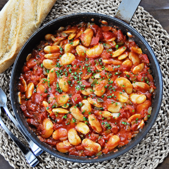 Spanish Beans with Tomatoes and Onions