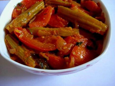 Drumstick (Mullakkaya) Tomato Curry
