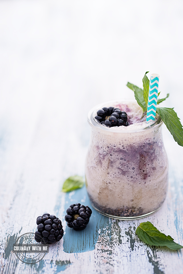 Banana and blackberries smoothie