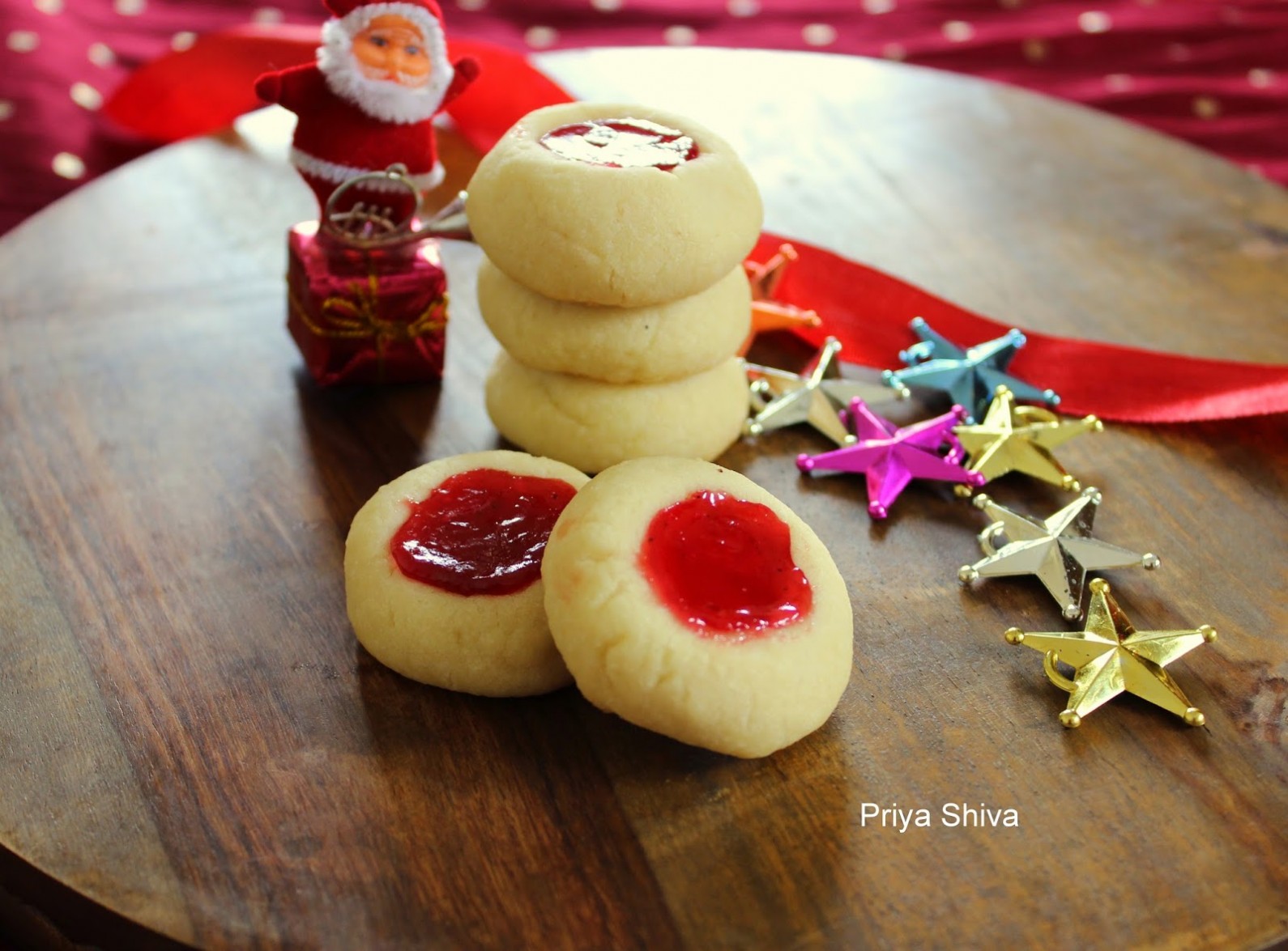 Jam thumbprint Cookies - Jam-filled shortbread cookies 