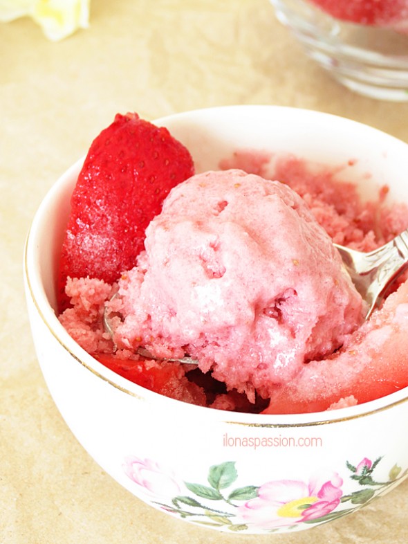 Vegan Strawberry Ice Cream 