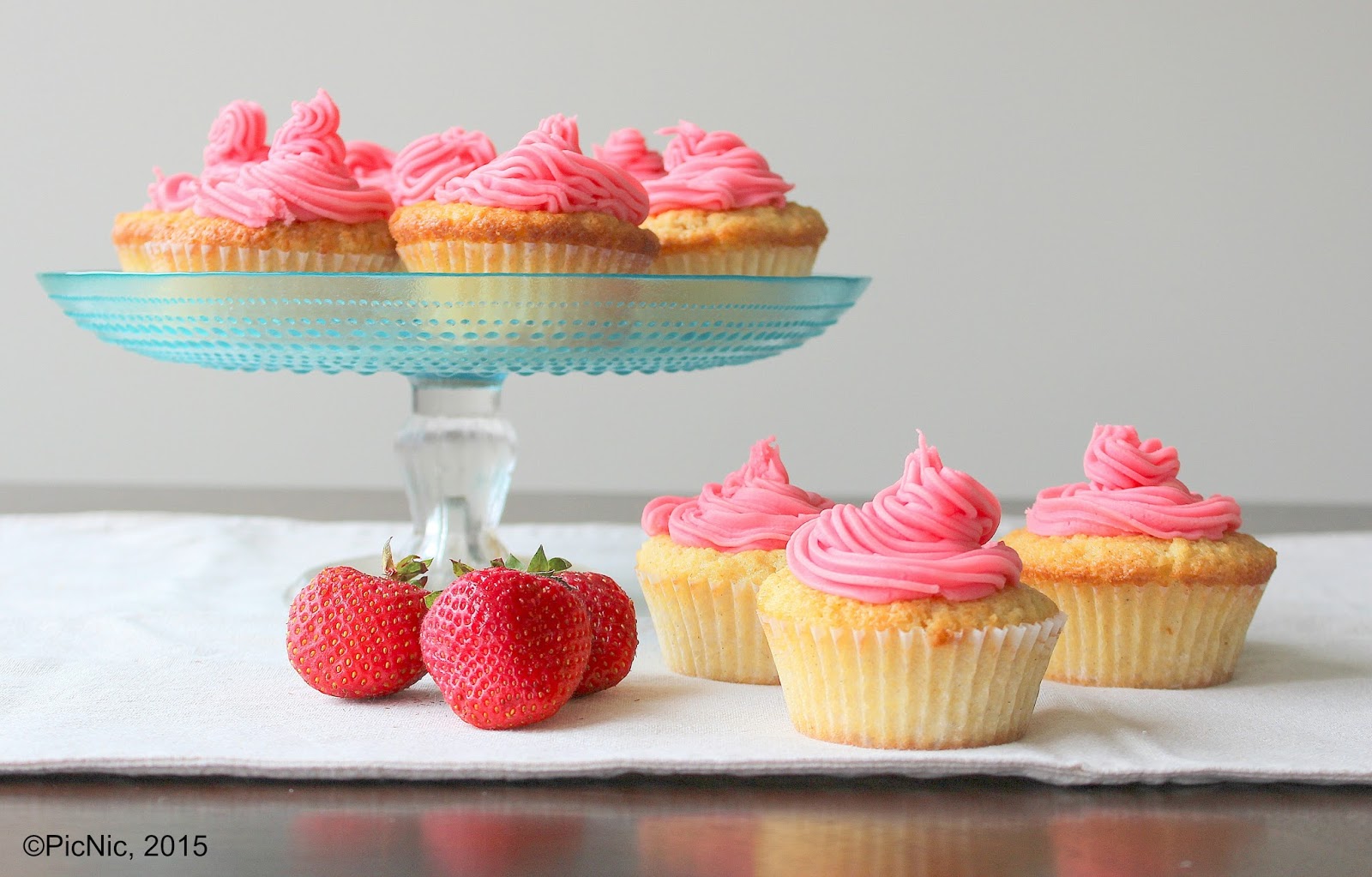 Vanilla and Strawberry Cupcakes