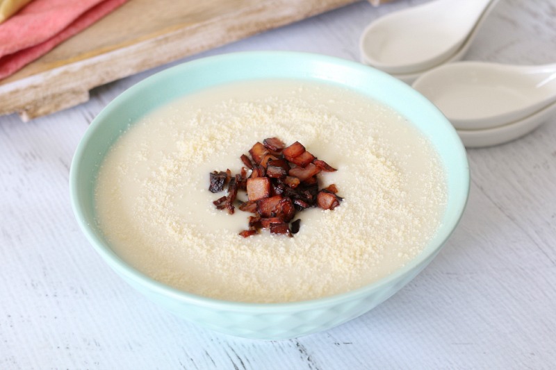 CREAMY CAULIFLOWER SOUP WITH BACON & PARMESAN (AND NO CREAM!)
