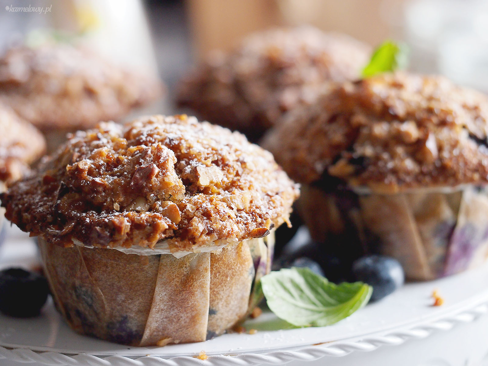 Blueberry muffins with streusel