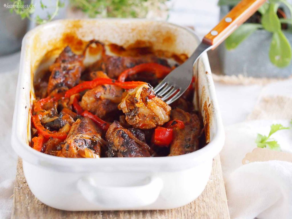 Baked ribs with mushrooms and bell pepper