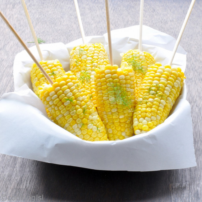EASY BOILED CORN ON THE COB