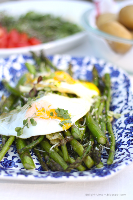 SAUTEED ASPARAGUS AND LEEKS TOPPED WITH FRIED EGG