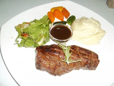 "Chateaubriand with red wine sauce"