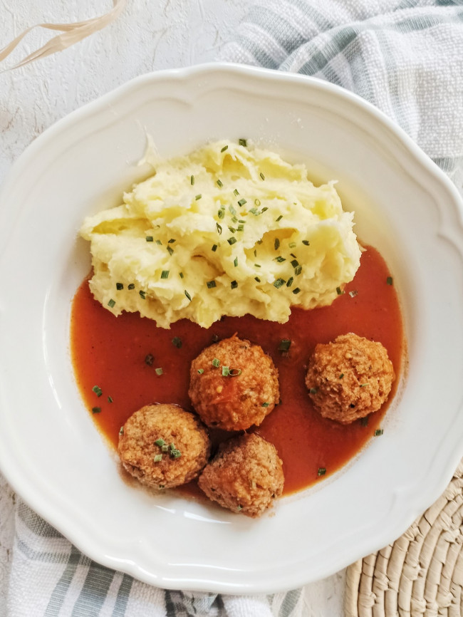 From A Pot - Vegetarian Meatballs With Tomato Sauce