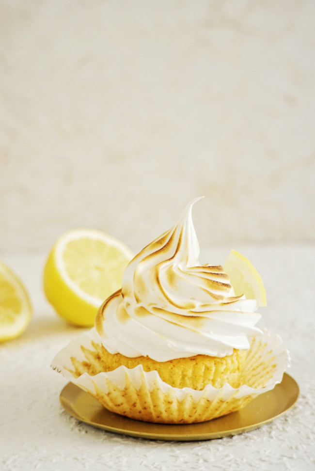 From A Pot - Vanilla Cupcakes With Lemon Curd