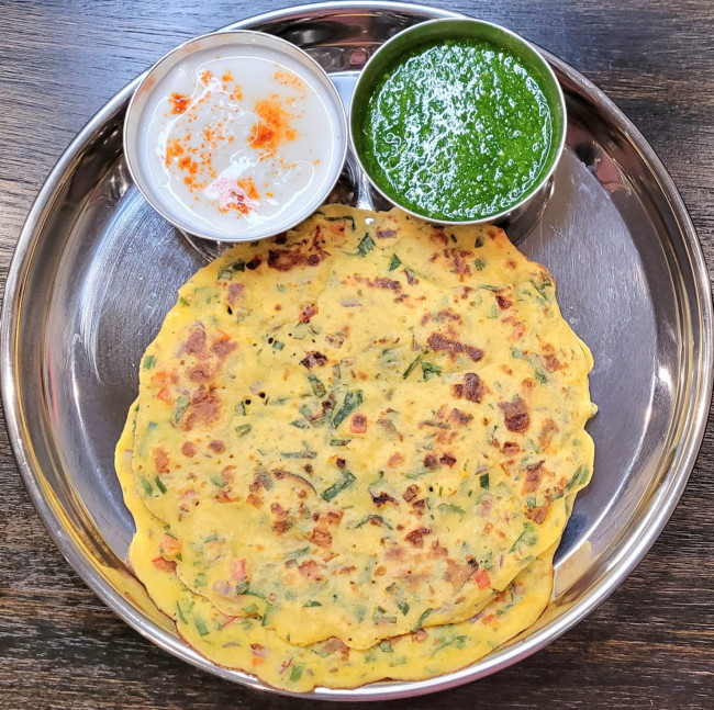 Mokkajonna Pindi Uttapam | Savory Maize Flour Panckaes | Makke ka Aate ka Cheela