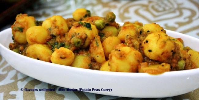 Aloo Muttor ki Sabji | Potato Peas Curry