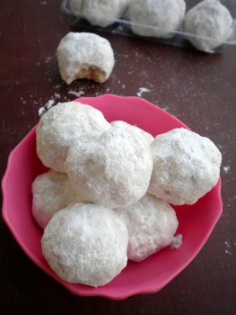 Mexican Wedding Cookies - Snowball Cookies