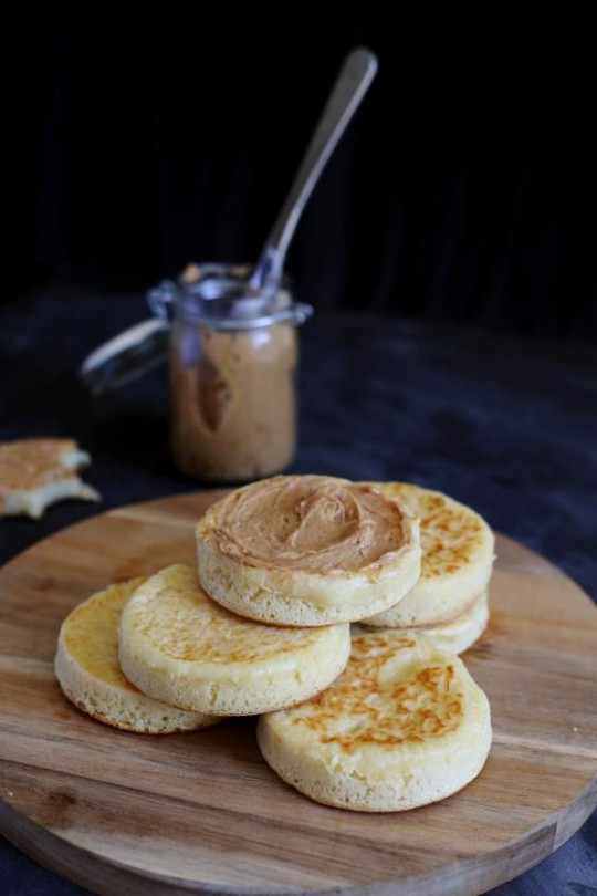 HOMEMADE CRUMPETS WITH SPICED PEANUT BUTTER