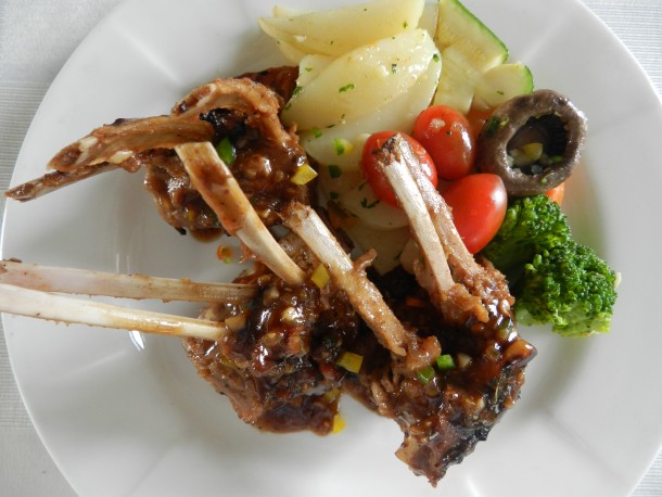 Lamb Chops with Pepper Sauce