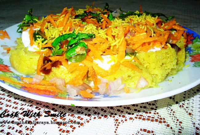 khaman dhokla chaat-leftover makeover !!!