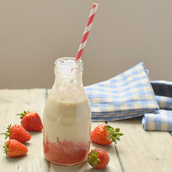 banana peanut butter and strawberry smoothie