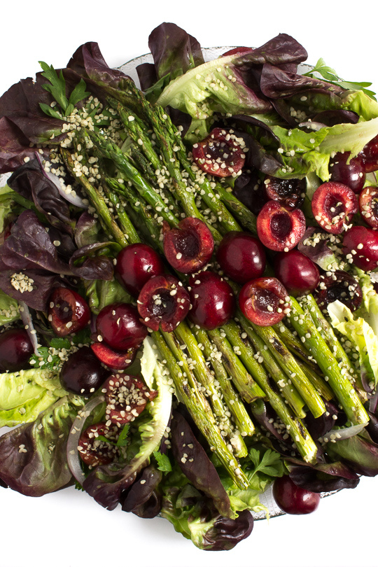 SALAD WITH CHERRIES AND GRILLED ASPARAGUS