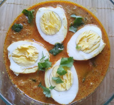 Egg kurma.