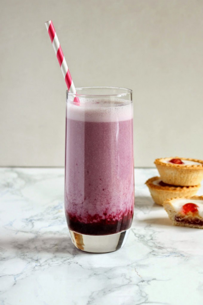 CHERRY BAKEWELL SMOOTHIE - DAIRY FREE