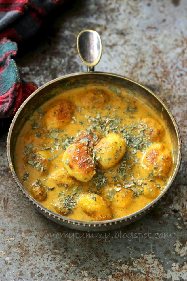 Punjabi Dum Aloo - Baby Potatoes In Rich Tomato Gravy