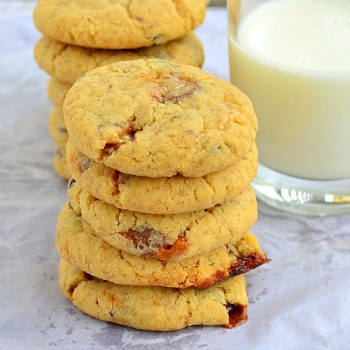 Eggless Snickers Chocolate Chip Cookies