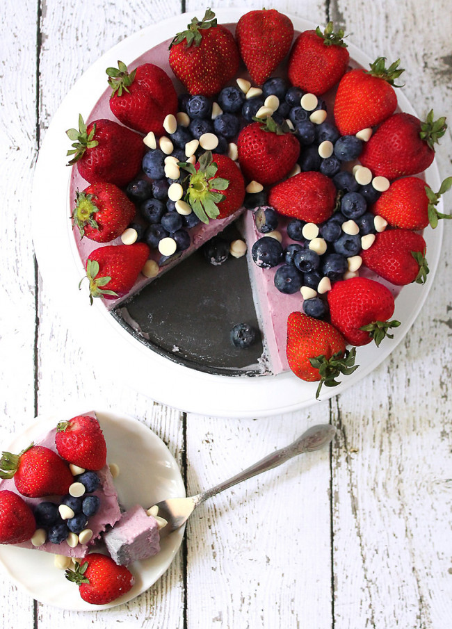 strawberry and blueberry “cheese-like” cake