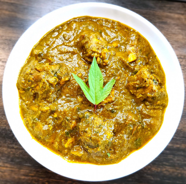 Sorrel Leaves and Chicken Curry (Gongura Chicken Curry)
